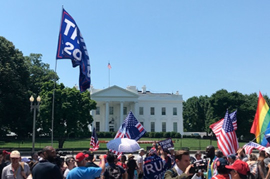 La política de Trump es cada vez más contestada.